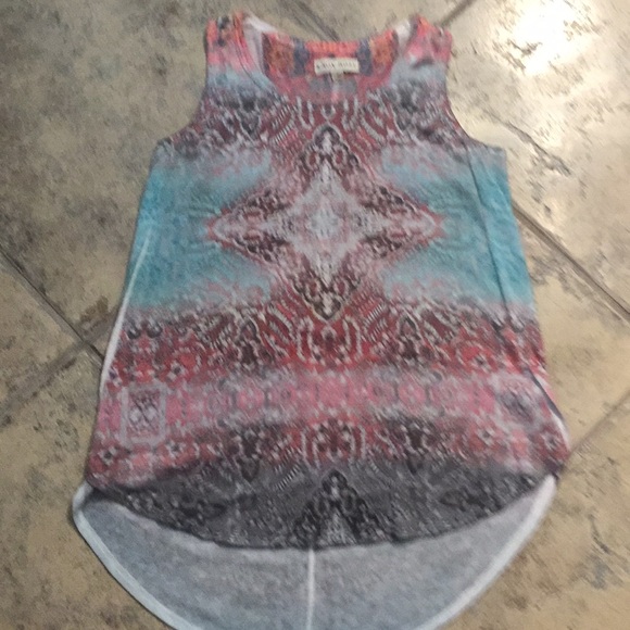 Unique and Fun! Soft tank with pretty pattern! - Picture 1 of 4